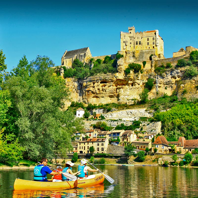 Canoës Vacances La Roque Gageac Louer un canoë ou un kayak pour découvrir la rivière Dordogne et ses châteaux