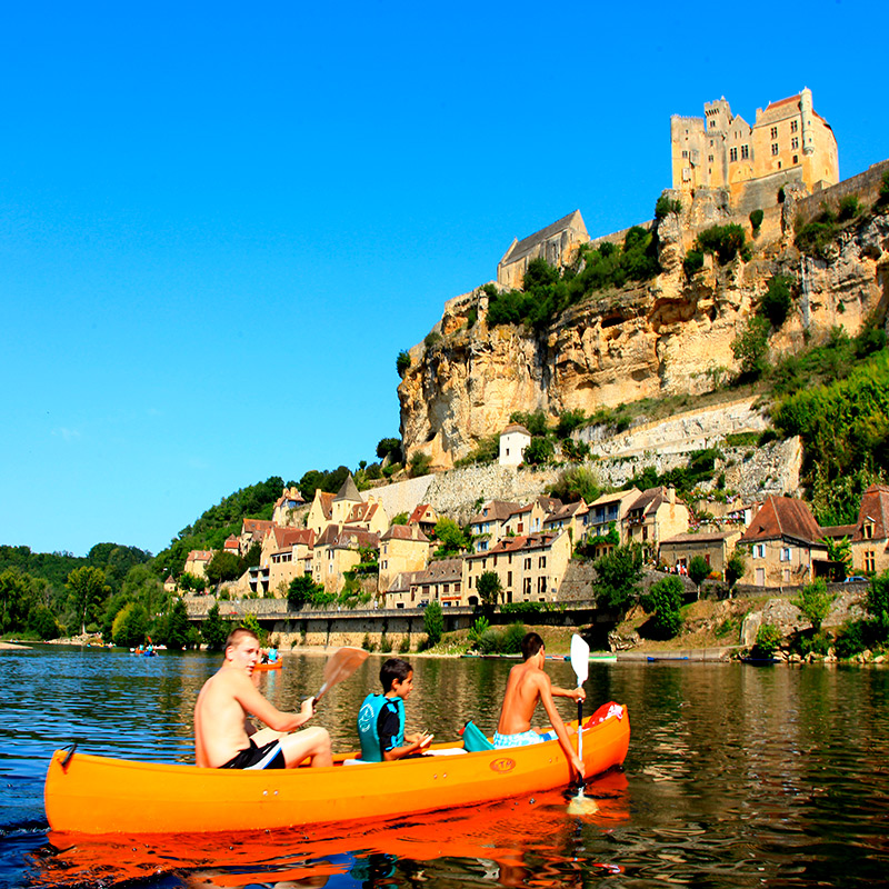Canoës Vacances La Roque Gageac Louer un canoë ou un kayak pour découvrir la rivière Dordogne et ses châteaux