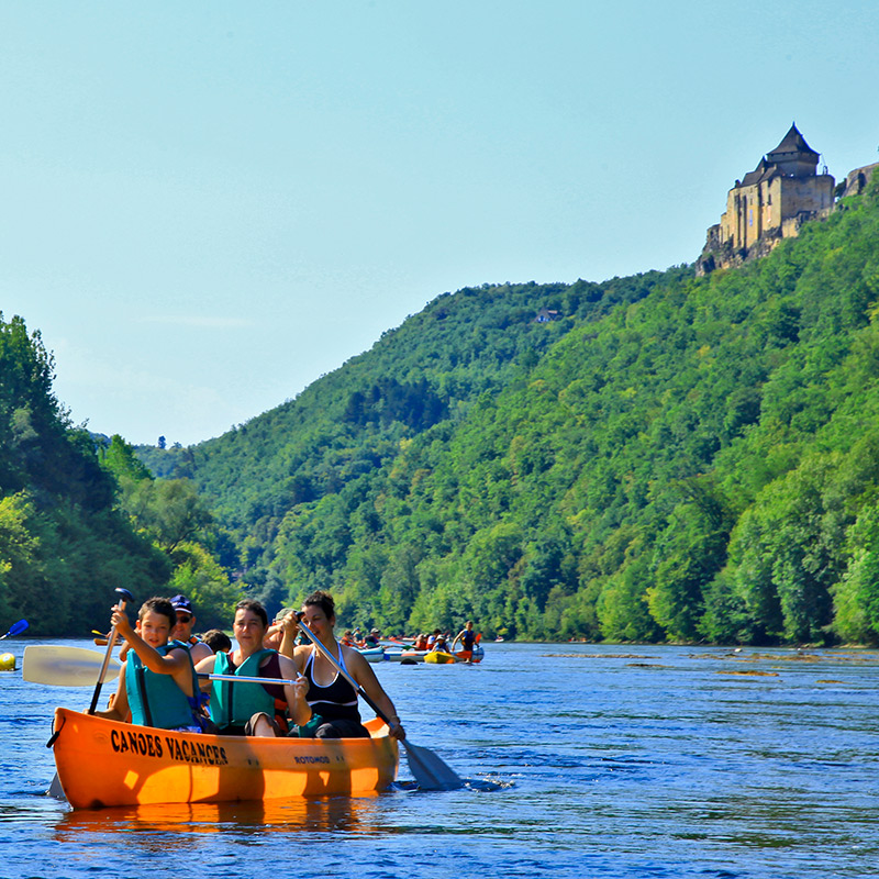 Canoës Vacances La Roque Gageac Louer un canoë ou un kayak pour découvrir la rivière Dordogne et ses châteaux