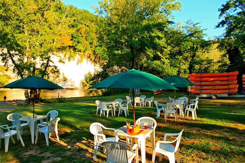 Canoës Vacances La Roque Gageac Louer un canoë ou un kayak pour découvrir la rivière Dordogne et ses châteaux